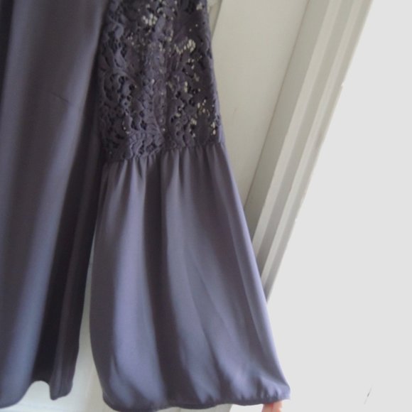 Chelsea28 Gray Crochet Lace Bell Sleeve Button Back Top XS *Runs L - Picture 7 of 10